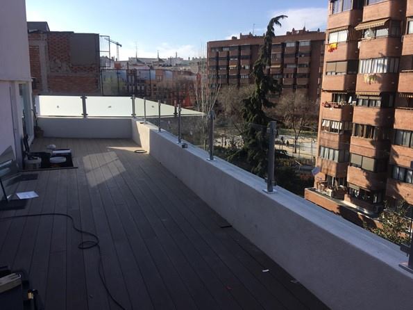 Cerramiento acristalado en vivienda ático en Madrid.